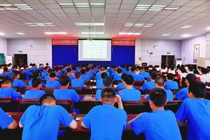 我院“青心向阳”志愿者服务队走进安阳市第八中学开展心理健康专题讲座